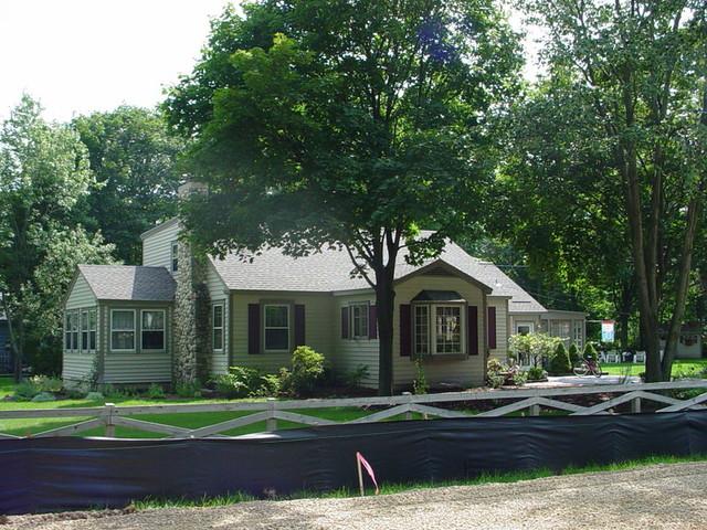 2011 Lake Ave., Lakewood, IL 60014