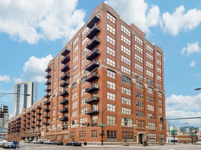 360 W Illinois St. #208, Chicago, IL 60654