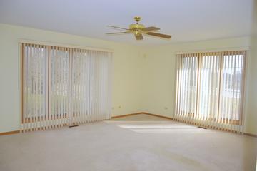 1 Heather Ln., Hawthorn Woods, IL 60047