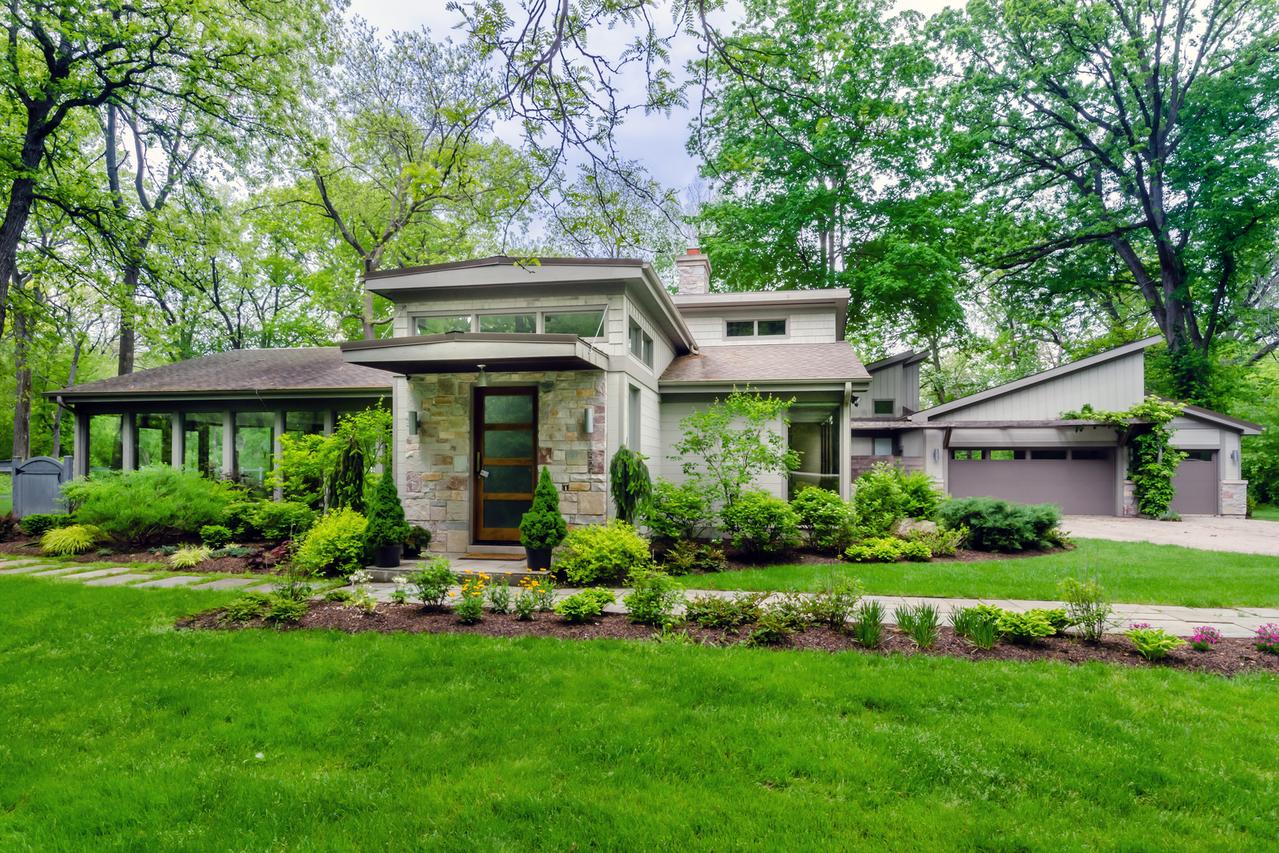 15521 W Rockland Rd., Libertyville, IL 60048