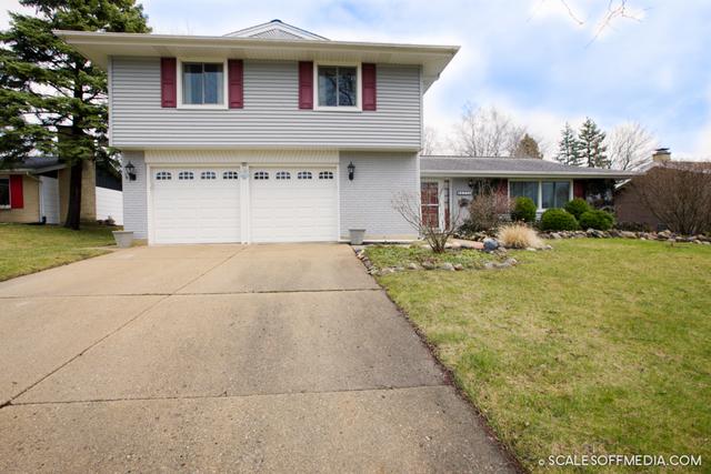 633 Clover Ln., Schaumburg, IL 60193