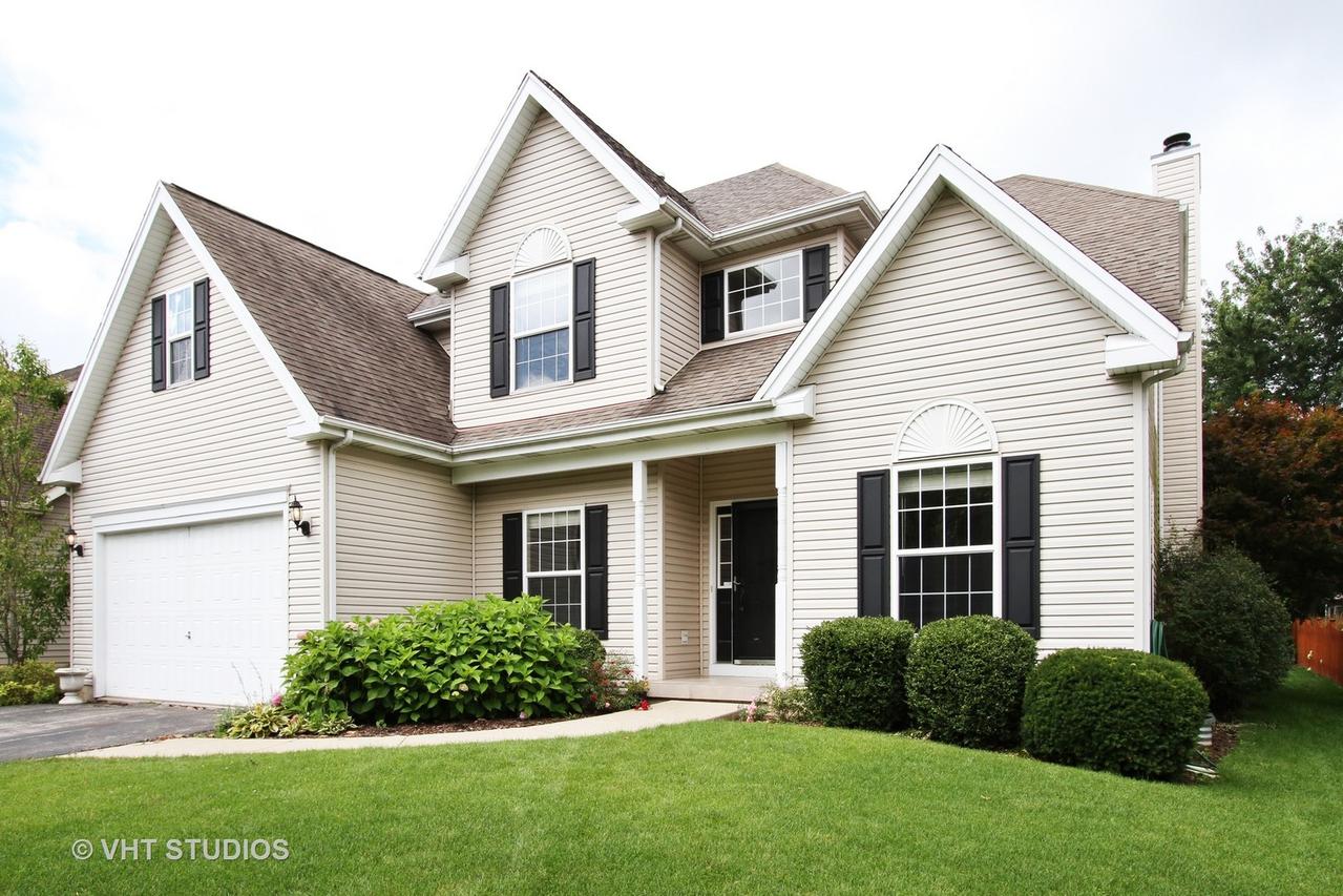 586 Larium Ln., Crystal Lake, IL 60012