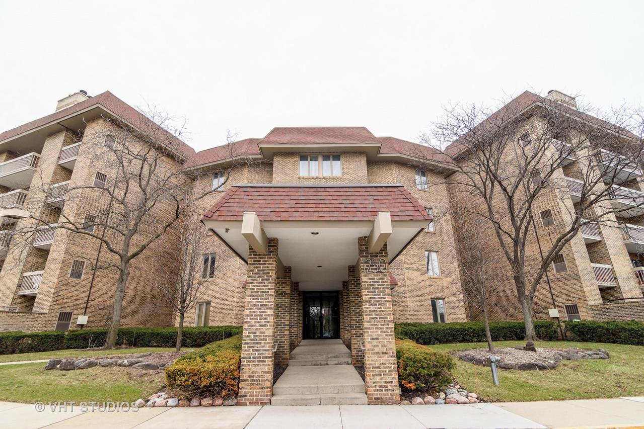 1250 Rudolph Rd. #4A, Northbrook, IL 60062