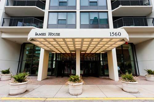 1560 N Sandburg Ter. #1106, Chicago, IL 60610