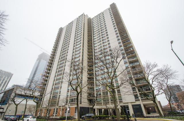 1255 N Sandburg Ter. #1703, Chicago, IL 60610