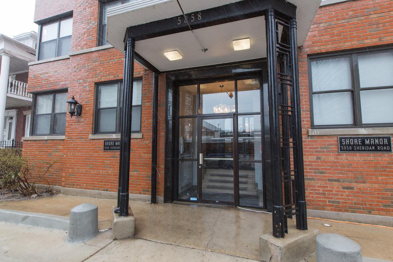 5858 N Sheridan Rd. #1006, Chicago, IL 60660