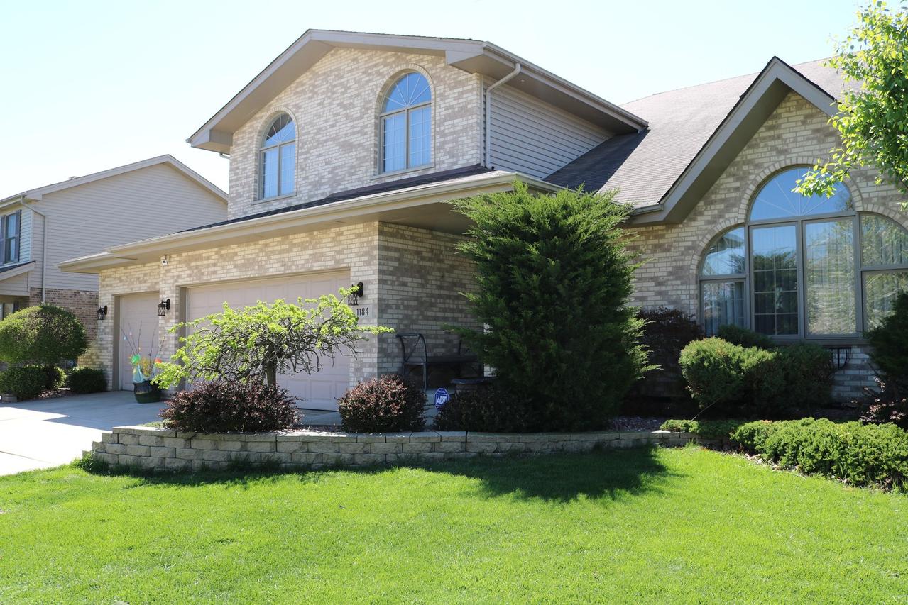1184 Covington Dr., Lemont, IL 60439