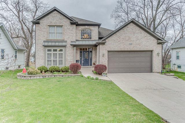 4520 Cross St., Downers Grove, IL 60515