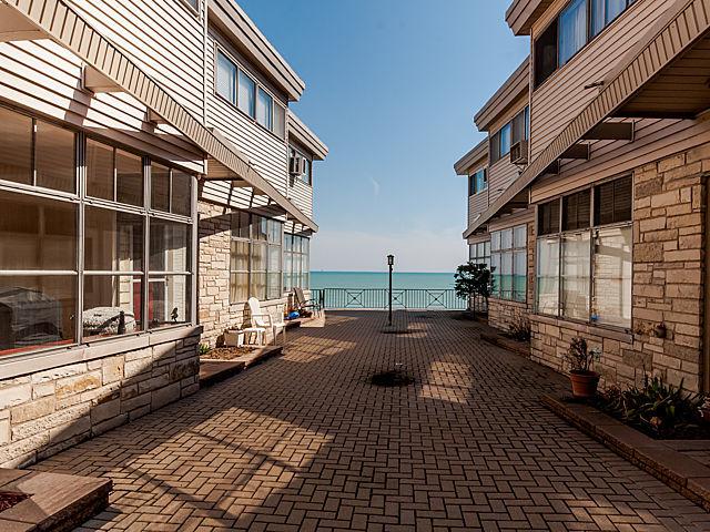 7617 N Eastlake Ter. #A, Chicago, IL 60626