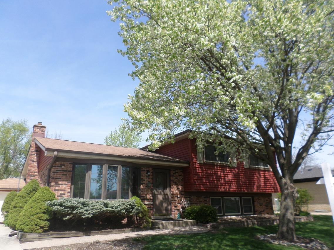 708 Webley Ct., Schaumburg, IL 60193