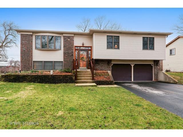 8112 Carolwood Ln., Woodridge, IL 60517