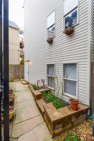 1034 N Wolcott Ave. #2R, Chicago, IL 60622