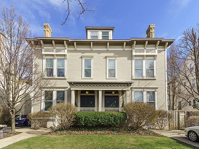 309 Davis St., Evanston, IL 60201