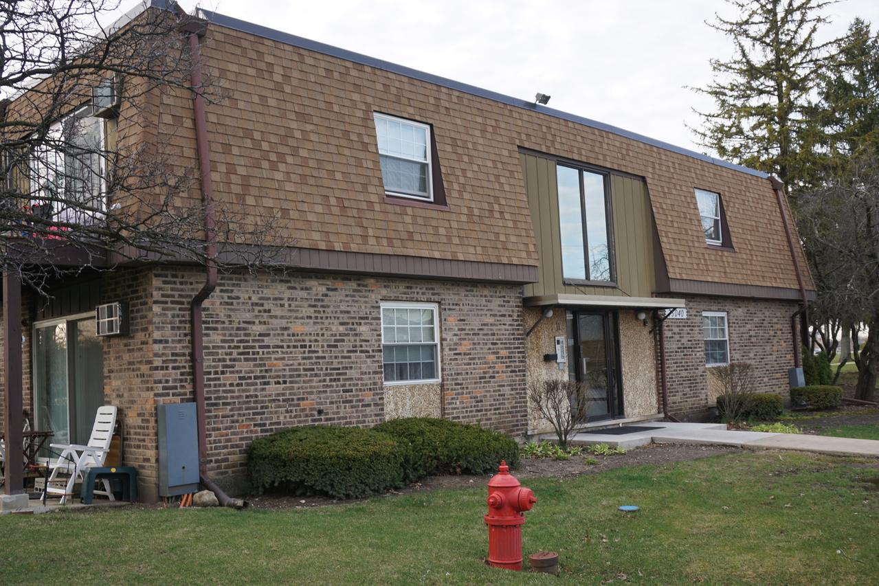 7S040 Suffield Ct. #207-D, Westmont, IL 60559
