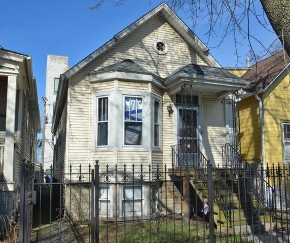 2450 N Richmond St., Chicago, IL 60647