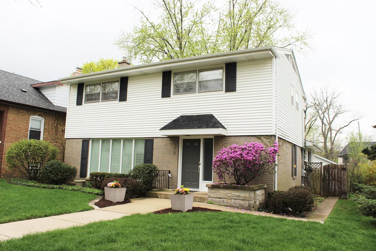374 N Oaklawn Ave., Elmhurst, IL 60126