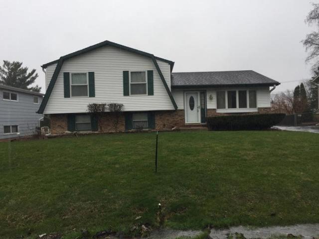 63 Hickory Dr., Lindenhurst, IL 60046