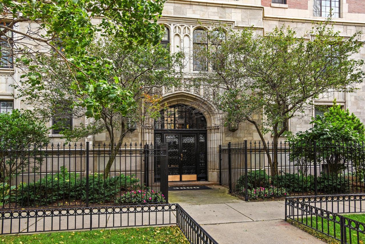 3800 N Lake Shore Dr. #8E, Chicago, IL 60613
