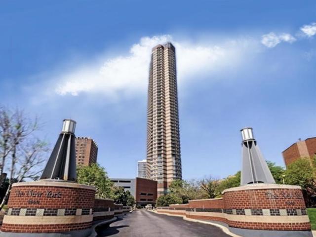 3660 N Lake Shore Dr. #3704, Chicago, IL 60613