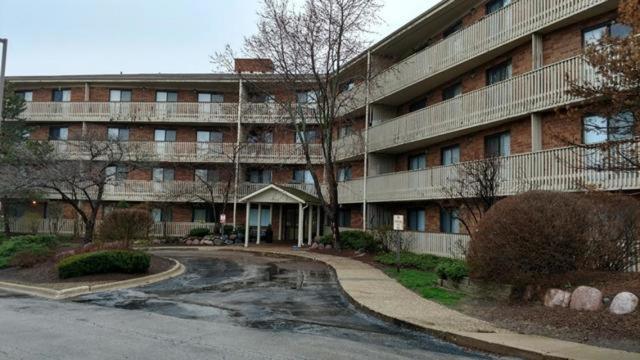 1700 Wedgewood Dr. #116, Gurnee, IL 60031