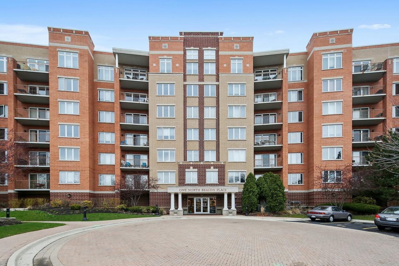 1 N Beacon Pl. #204, La Grange, IL 60525