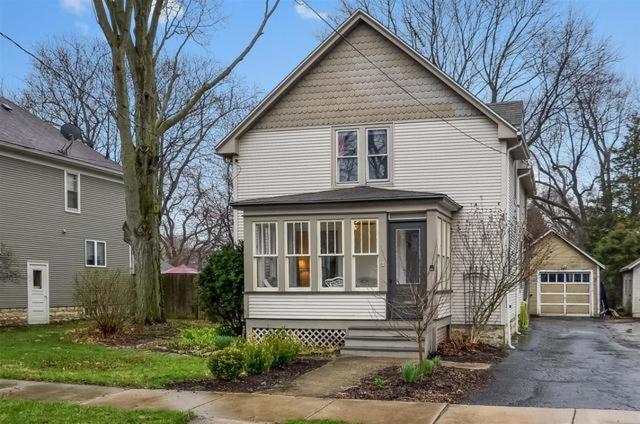 325 Delia St., Batavia, IL 60510