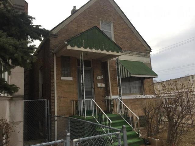 821 N Hamlin Ave., Chicago, IL 60651