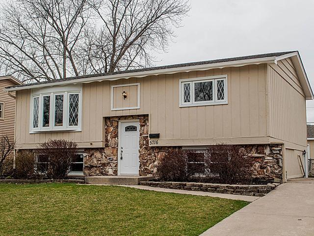 5716 Victoria Dr., Oak Forest, IL 60452