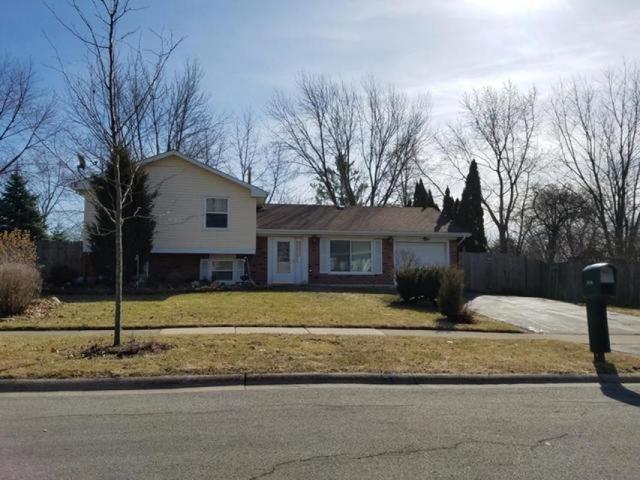 204 Gettysburg Dr., Bolingbrook, IL 60440