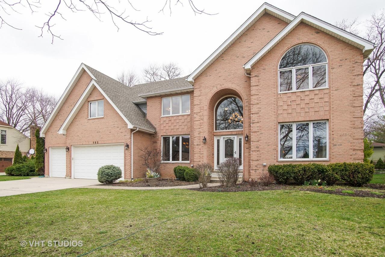 592 Groen Ct., Schaumburg, IL 60193