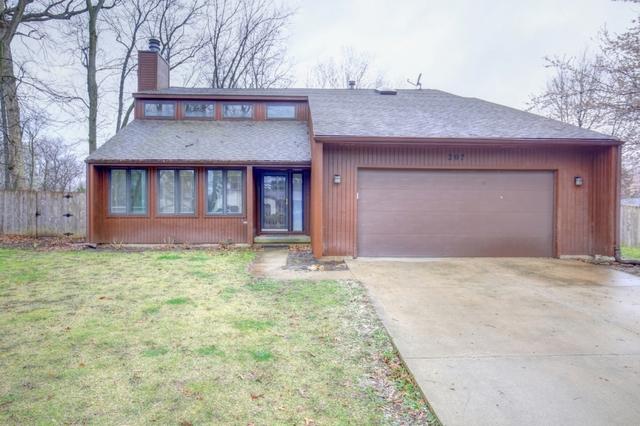 207 N Raymond Dr., Mahomet, IL 61853