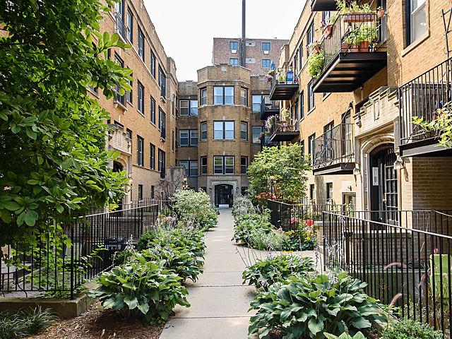 1225 W Greenleaf Ave. #1W, Chicago, IL 60626