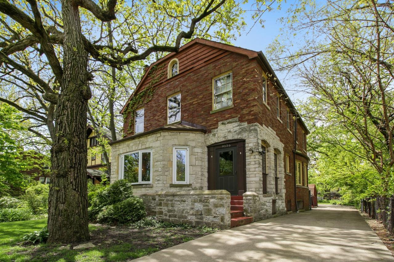 9136 S Winchester Ave., Chicago, IL 60643