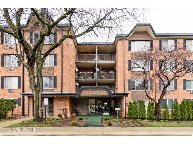 1207 S Old Wilke Rd. #302, Arlington Heights, IL 60005