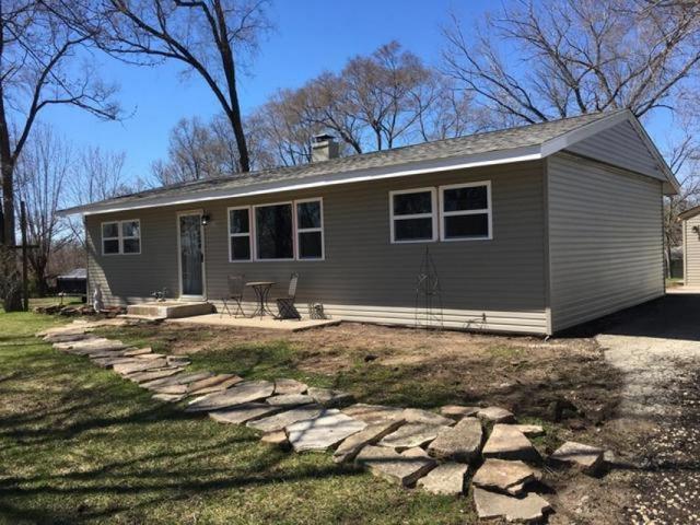 5213 Woodrow Ave., Mchenry, IL 60051