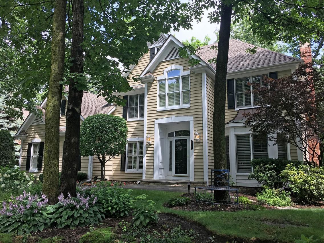7524 Bittersweet Dr., Gurnee, IL 60031