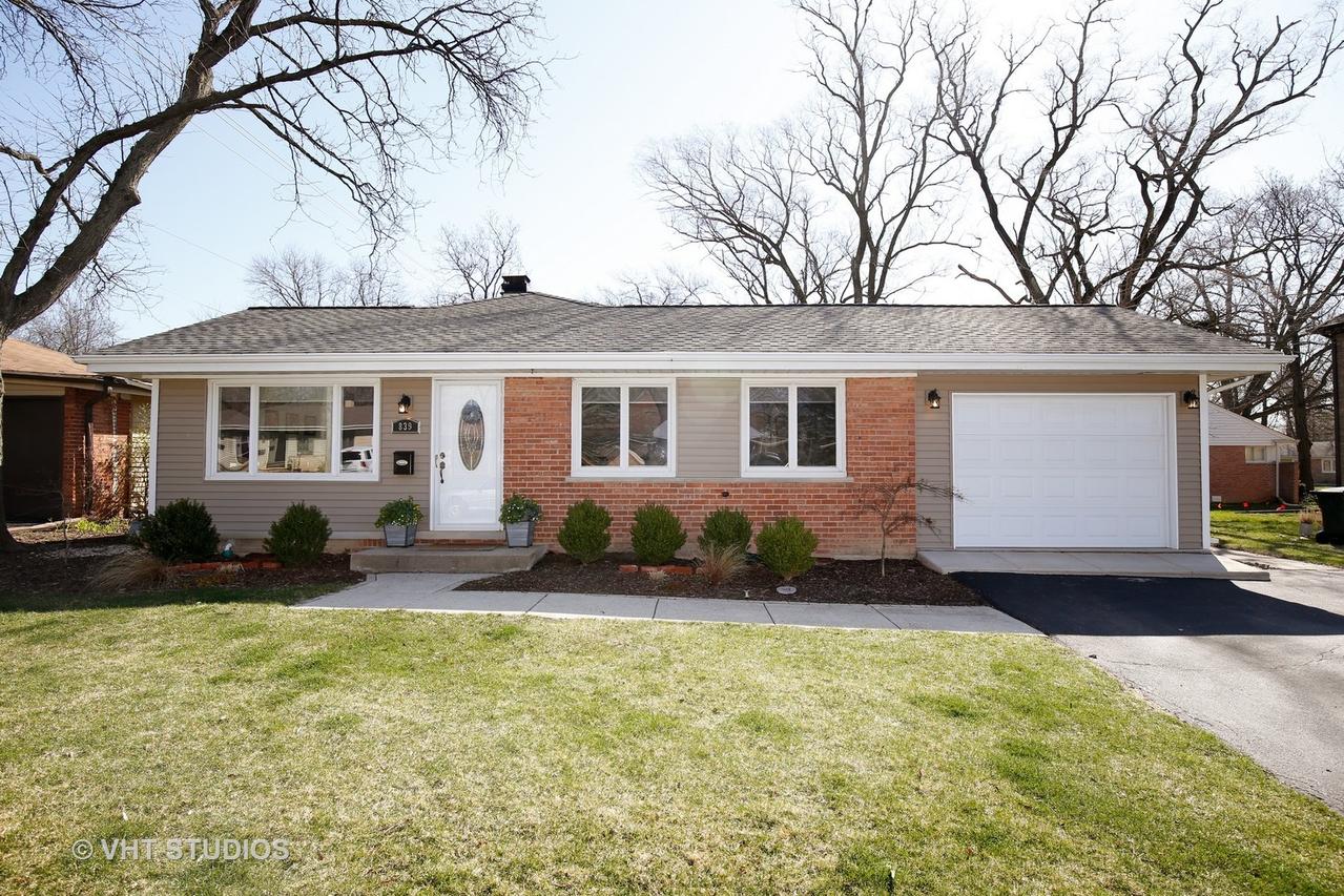 839 Laurel Ln., Northbrook, IL 60062