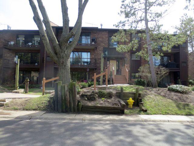 65 W Pier Dr. #302, Westmont, IL 60559
