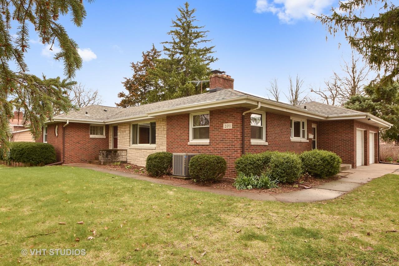 201 Parkview Ln., Lockport, IL 60441