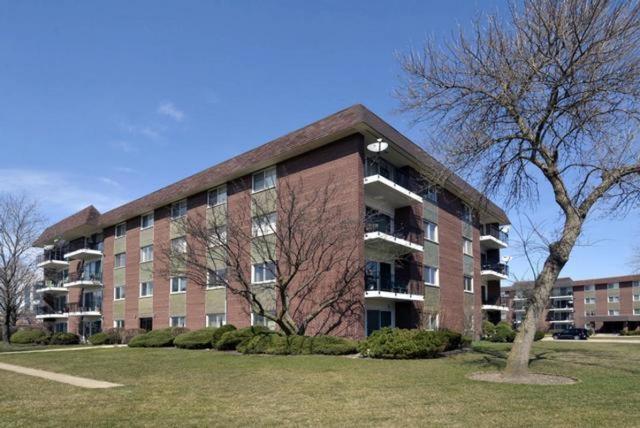 1030 S Fernandez Ave. #3D, Arlington Heights, IL 60005