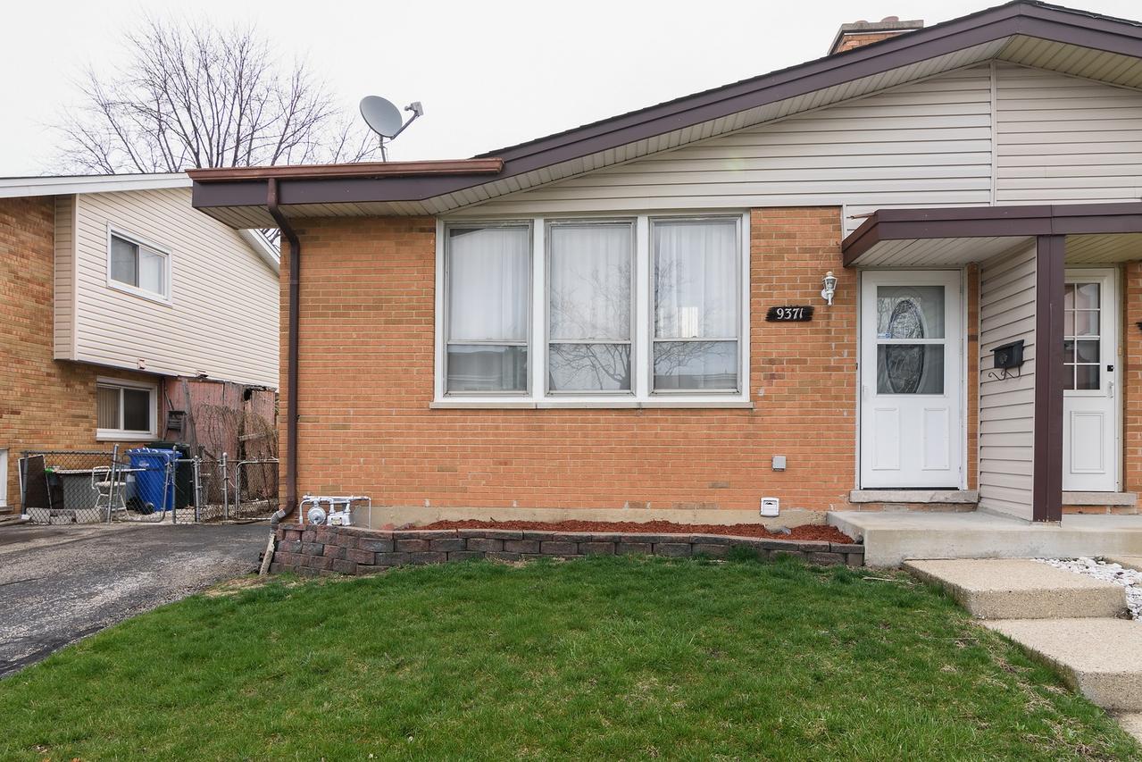 9371 N Hamlin Ave., Des Plaines, IL 60016