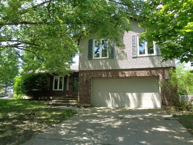 438 W Hillcrest Dr., Dekalb, IL 60115