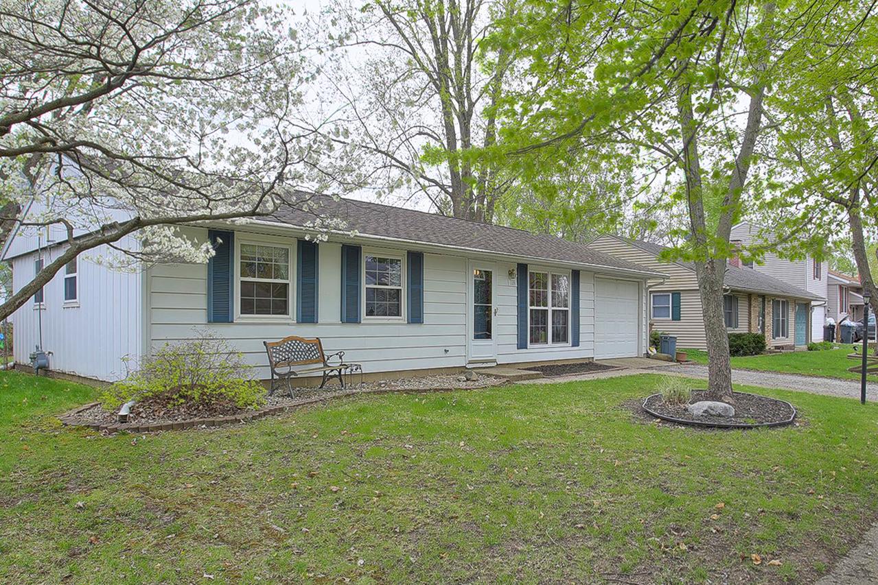 810 Fairoaks Dr., Champaign, IL 61821