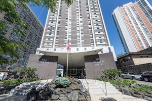 6145 N Sheridan Rd. #8C, Chicago, IL 60660