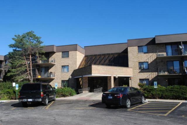 5600 Astor Ln. #314, Rolling Meadows, IL 60008