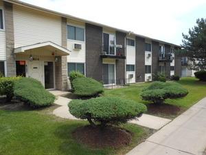 8804 Golf Rd. #2D, Des Plaines, IL 60016