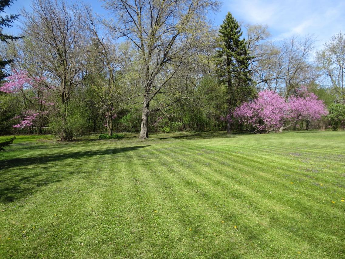17W152 Hillside Ln., Willowbrook, IL 60527