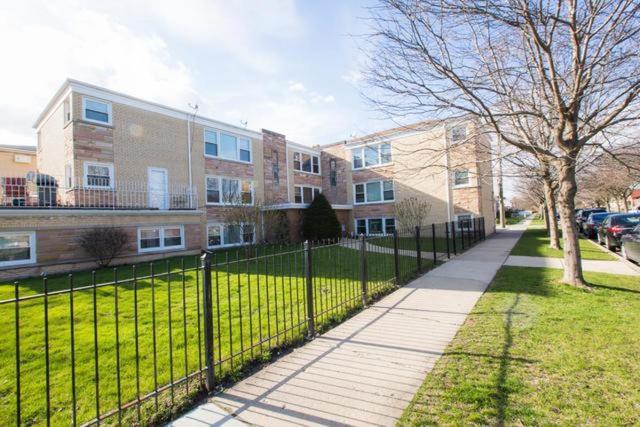8100 W Addison St. #2N, Chicago, IL 60634