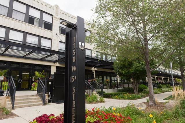 1150 W 15th St. #404, Chicago, IL 60608