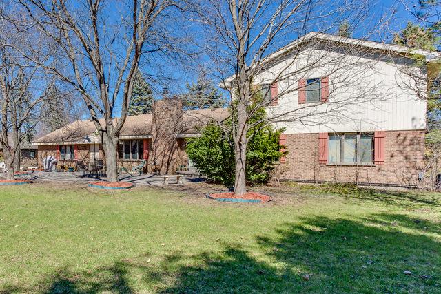16 James Ct., Hawthorn Woods, IL 60047
